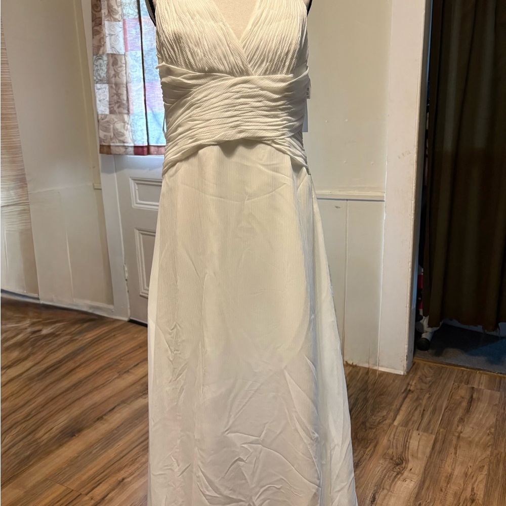 Elegant White Sleeveless Dress bride